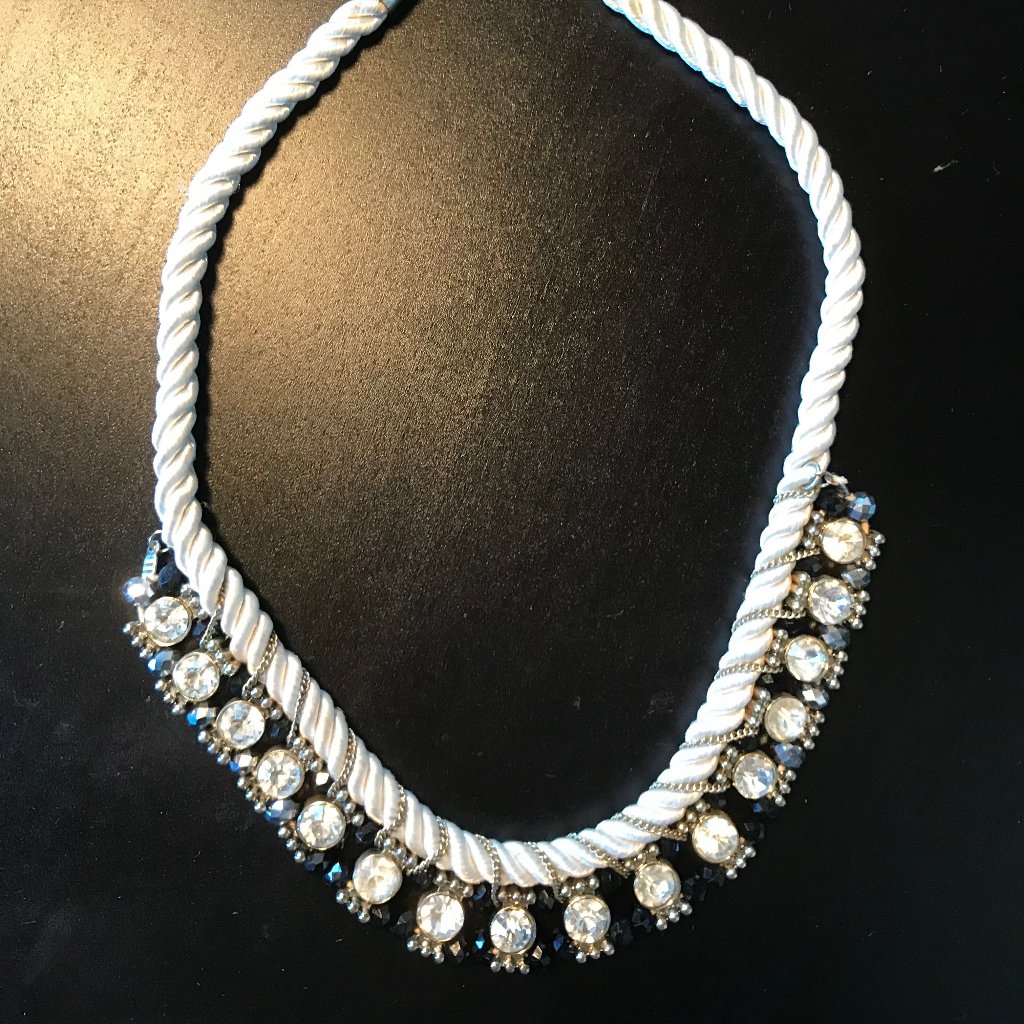 Rhinestone Statement Necklace 15$